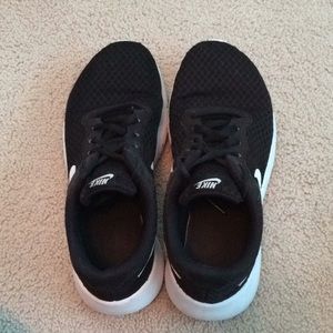 Nike Roshe Shoes size 5Y